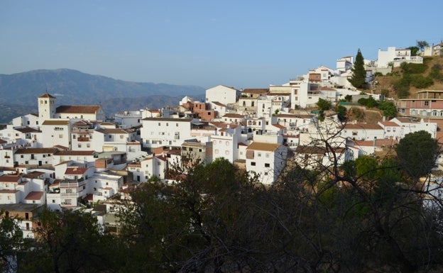 Iznate prohíbe el uso de agua potable para el baldeo de calles y el